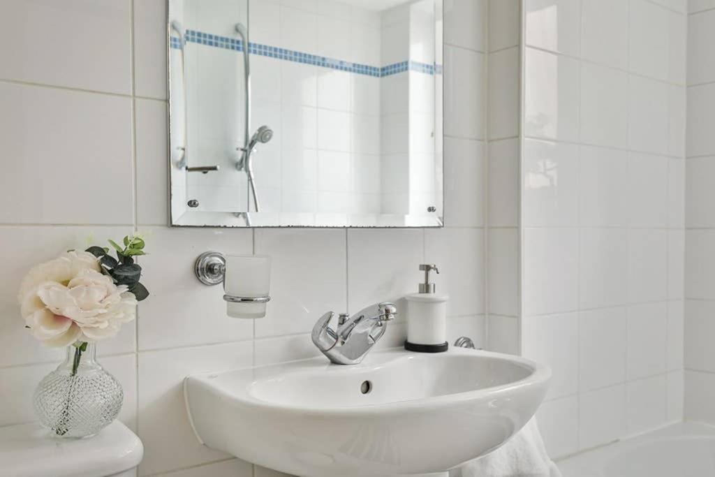 The Exclusive Gem Of Leeds - Sleeps 8 Apartamento Exterior foto