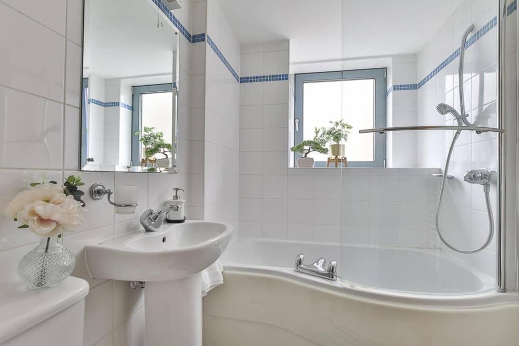 The Exclusive Gem Of Leeds - Sleeps 8 Apartamento Exterior foto